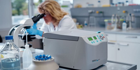 CENTRIFUGY A ODSTŘEDIVKY OHAUS A HERMLE